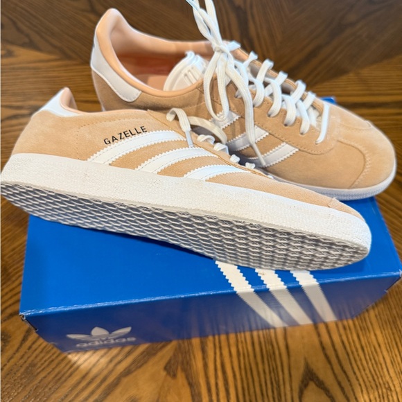 Adidas Gazelle Size 7 women’s - Picture 3 of 4